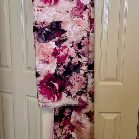White House Black Market 6’ Silk Floral Rose Wrap Scarf Reversible NWT - Picture 4 of 11